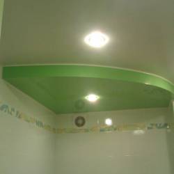 Двухуровневый потолок в ванную