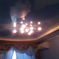 Двухуровневый потолок с арт-печатью "Облака"