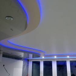Трехуровневый потолок с подсветкой