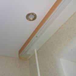 Сатиновый потолок с  потолочной гардиной